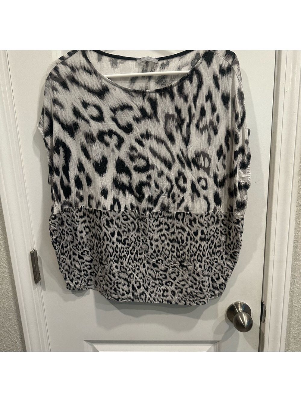 Zara Size Small Black and Gray Boxy 3/4 Sleeve Blouse EUC